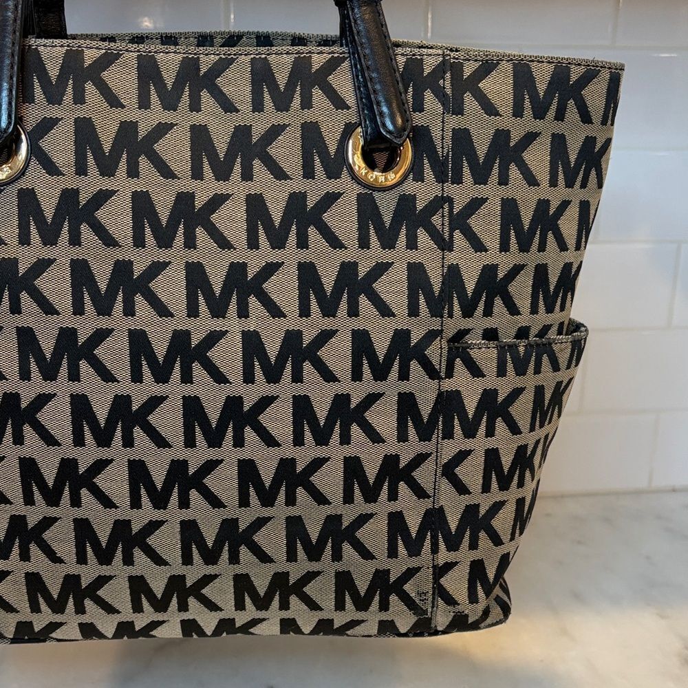 Michael Kors Bag Purse Handbag Jet Set Monogram Canvas Leather Tote Pocketbook - Picture 5 of 16